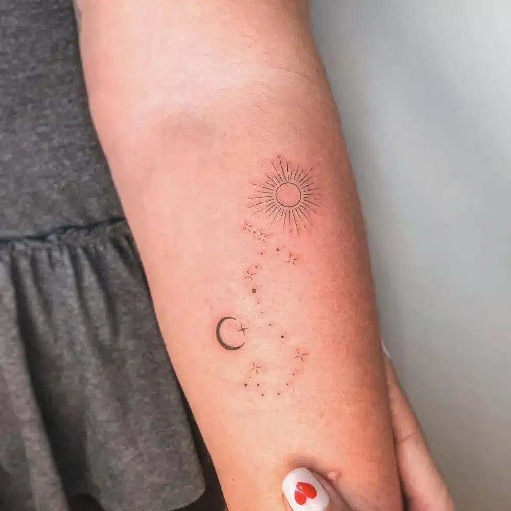 Delicate dot-and-line 